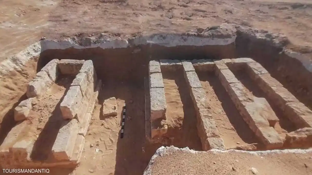 مصر تعلن عن اكتشاف 18 مقبرة أثرية في الساحل الشمالي